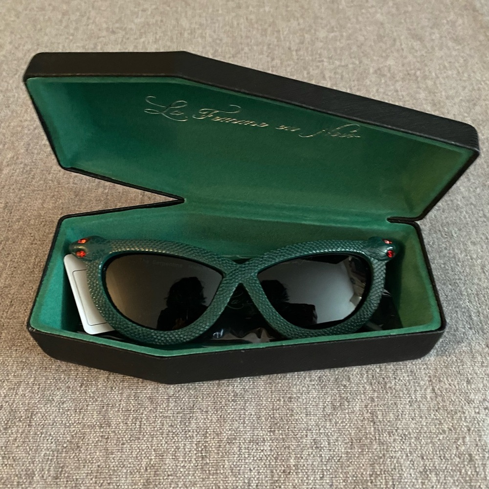 Serpent sunglasses in emerald green by La Femme En Noir
